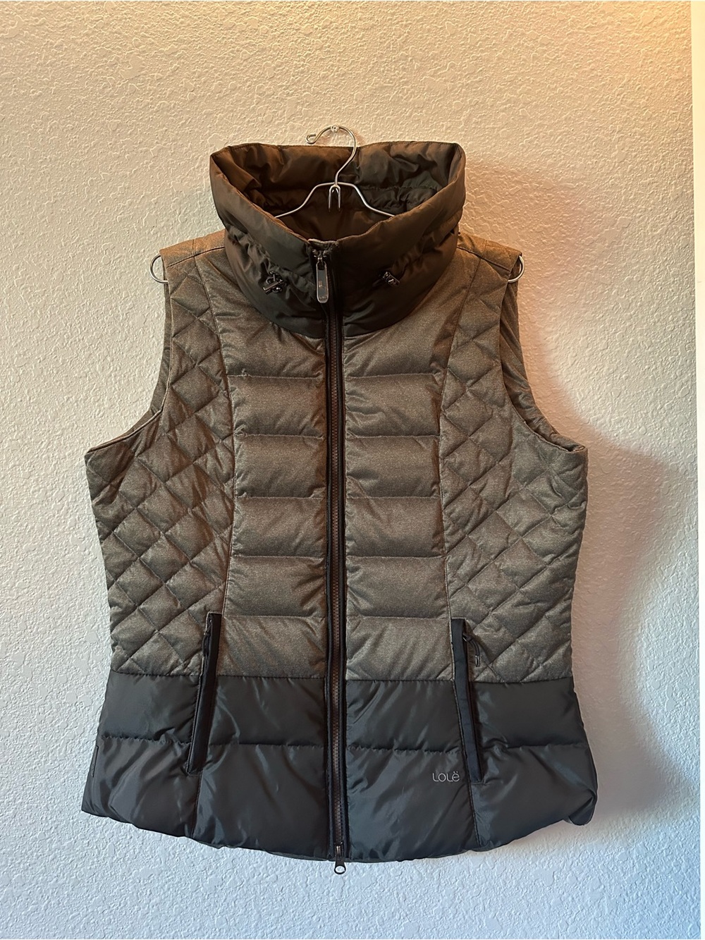 Lole // Quilted Puffer Vest in Gray & Black w/ yellow interior - size L (10/12)